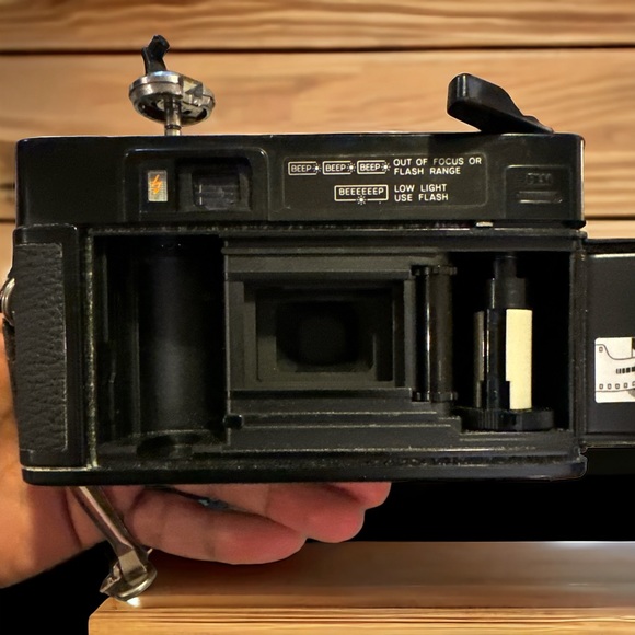 Minolta Hi-Matic AF2 Compact 35mm Film Camera,Minolta 38mm Lens,Neck Strap - Picture 9 of 13